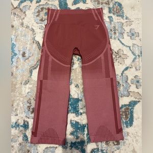 Gymshark Geo Seamless Cropped Leggings in Berry Red - Size Medium